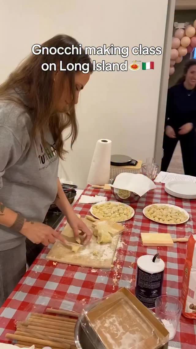 Gnocchi from scratch 🇮🇹🤍
Join us June 16 at Per Tutti for a hands-on pasta workshop—aperitivo, Italian lesson & fresh gnocchi included.
🕡 6:30–8:00 PM
💲 $65
📍 Per Tutti, St. James NY
Limited spots available. More classes coming soon!