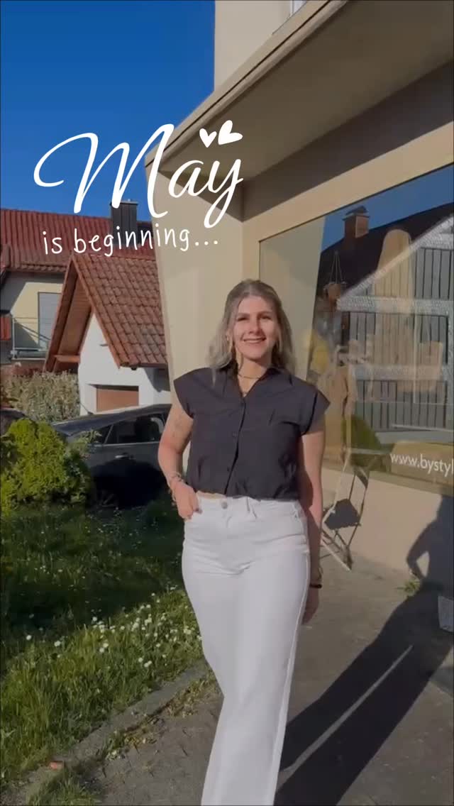 May is beginning… & dein Outfit-Level auch 🤍🖤
Zwei Teile.
Unendlich viele Möglichkeiten.
Unsere liebe Elisa zeigt dir, wie du mit einer Bluse & einer Wide Leg Jeans in Weiß & Schwarz Looks kreierst, die einfach IMMER funktionieren…egal ob casual, chic oder etwas dazwischen.
Minimalistisch gedacht.
Maximal gestylt.
Welche Kombi ist dein Favorit, Weiß oder Schwarz? 👀👇
connected BY fashion
#bystylez #connectedbyfashion #outfitideen #widelegjeans #blusenliebe