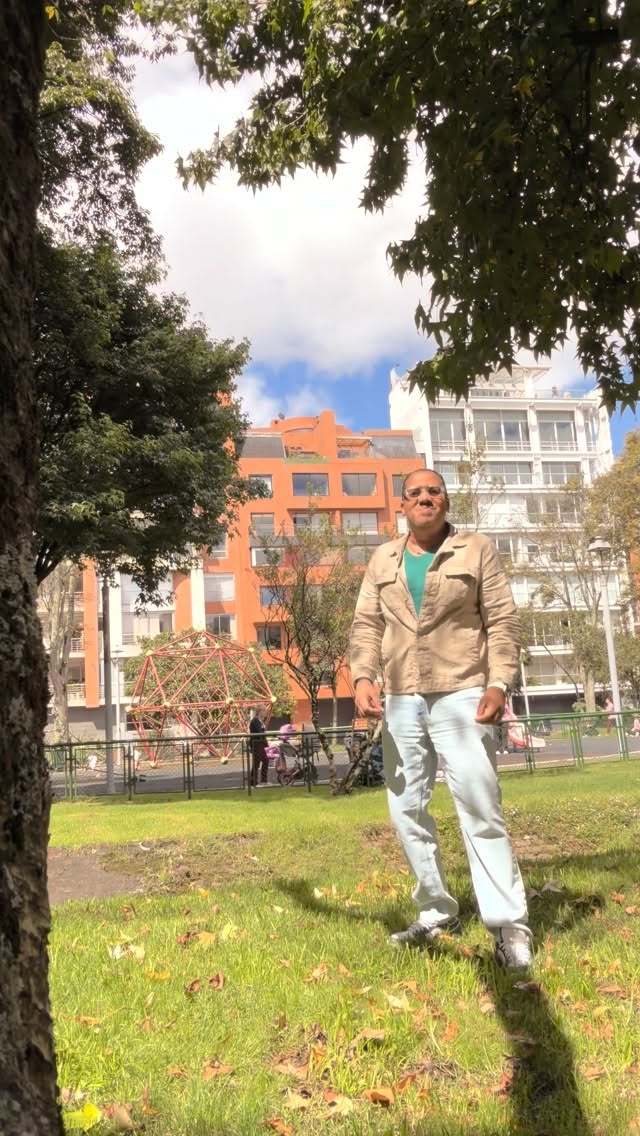 A stroll into my best year with @koaj_colombia #barnabyishere🌊 #people #casualclothing #reel#bogota🇨🇴