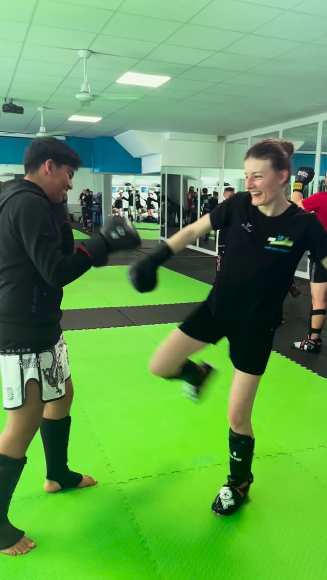 Jede Menge Kicks gab es gestern im Grundlagentraining bei #fikaze 🥊🦵🤩Wir haben an unseren Roundhouse-Kicks gefeilt und später gab es noch jede Menge Sparring, denn bald steht für unsere Kämpfer die Landesmeisterschaft an. 💪🏅Grundlagentraining immer freitags, 18h. Training für Fortgeschrittene immer freitags 19:15 #kicks #kickboxing #wakokickboxing #training 🤩