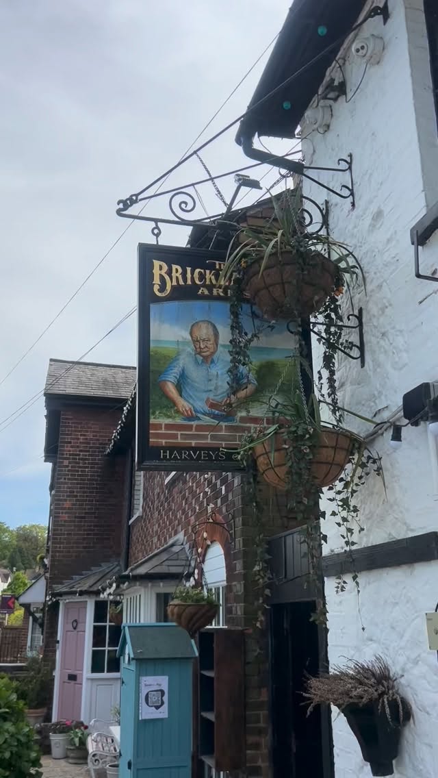 Lunch time at The Bricks 🧱🥪
A sandwich selection with something for everyone – best enjoyed in the sun with a pint 🍻 #harveysbrewery #chipstead #pubgarden #kent #pubgrub