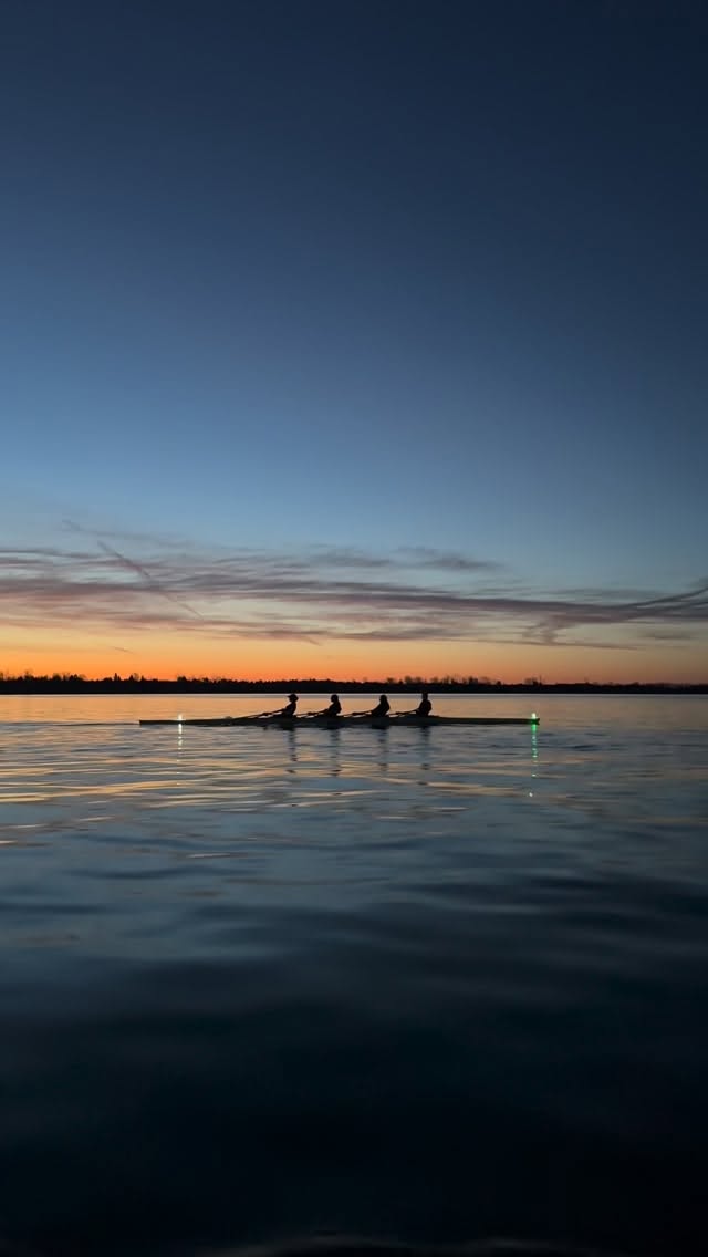 Beautiful sunrise row yesterday morning. The team is working hard for this weekend at Martindale Sprints. ๐
#sunrise #rowing #trentoncrew