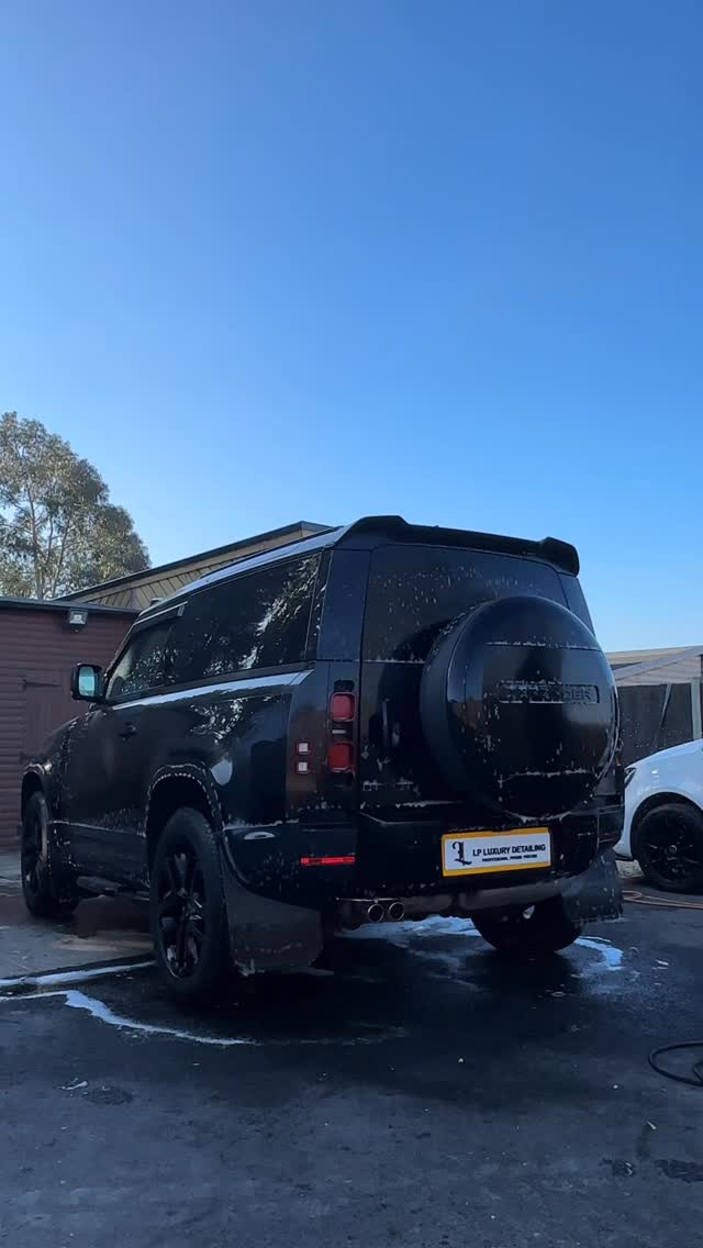 Pre-Wash done right on this defender 💪🏼
——————————————
📞07394 082896
📩lpluxurydetailing@hotmail.com
💻https://www.lpluxurydetailing.co.uk
📍Bucks, Beds, Herts, Oxsf
#detailing #valeting #luxury #lpluxurydetailing #defender