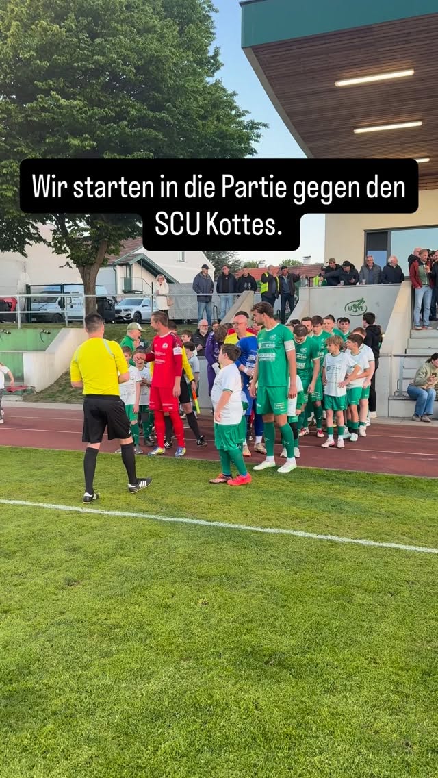 Der USV Langenlois spielt heute als Zeichen des Gedenkens an Sybille Mathesz mit Trauerschleife. Wir wünschen Niki und seiner Familie viel Kraft in dieser schweren Zeit. Ruhe in Frieden liebe Sybille, im Herzen bist du immer bei uns 💚🤍🖤#loiserjungs #matchday