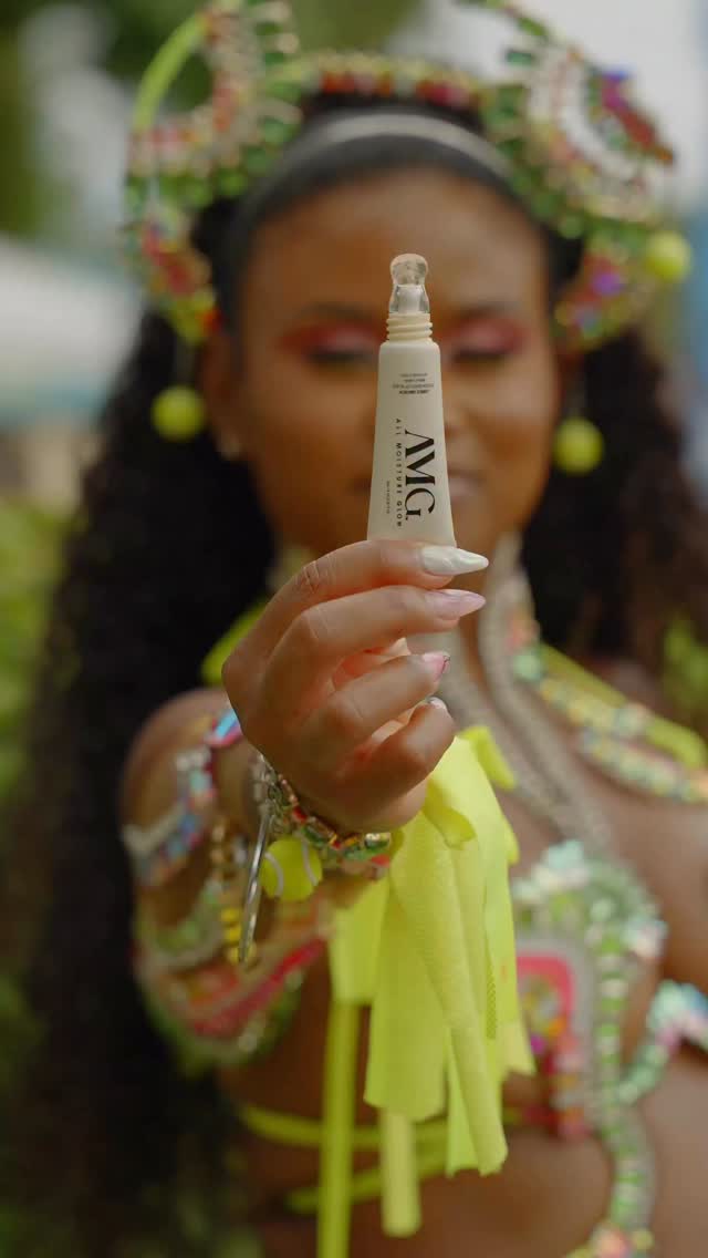 Kissing carnival season goodbye (for now) with @allmoistureglow likkle smooch😘💖 We can never let it go!✨
#Locale #LocaleJamaica #CuratingCaribbeanCool #ThePinkBuilding #AllMoistureGlow