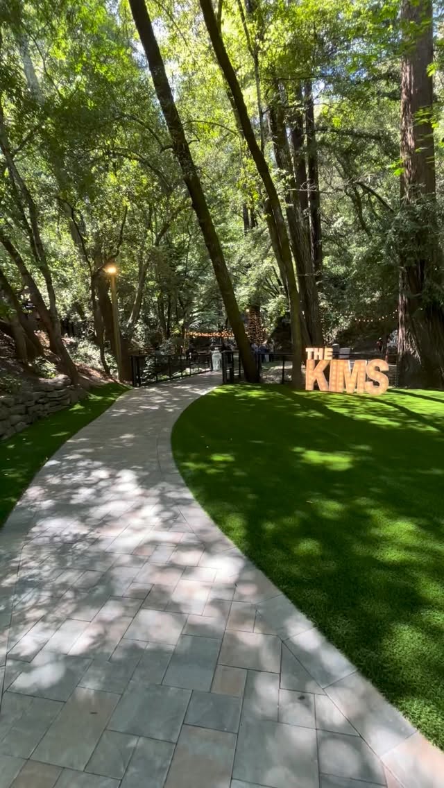 Imagine walking into your wedding to see your new last name lit up in marquee letter lights 😍
#2026wedding #2026bride #weddinginspo #weddingdecor #alphalitsiliconvalley