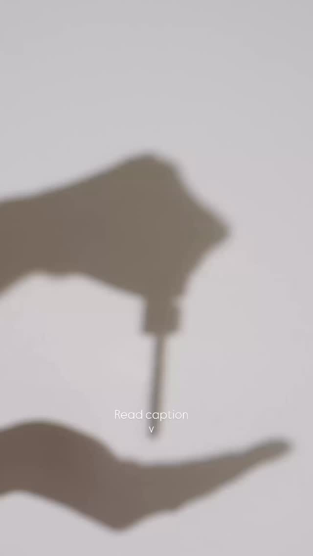 Your makeup isn’t the problem… your skin prep is.
Makeup can only sit as well as the skin underneath it. If your skin is dry, textured, congested, or lacking proper care, your makeup will cling, separate, and never give that smooth, flawless finish you’re looking for.
Good skincare = better makeup application, longer wear, and that natural glow ✨
Invest in your skin first… your makeup will thank you.
Makeup cannot cover large pores, texture, dryness and no primer or powder will fix your over oily skin.