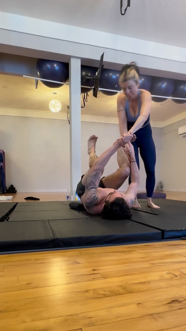 Washing Machine #acroyoga it's harder than it looks 😉 #acroyogaeveryday
