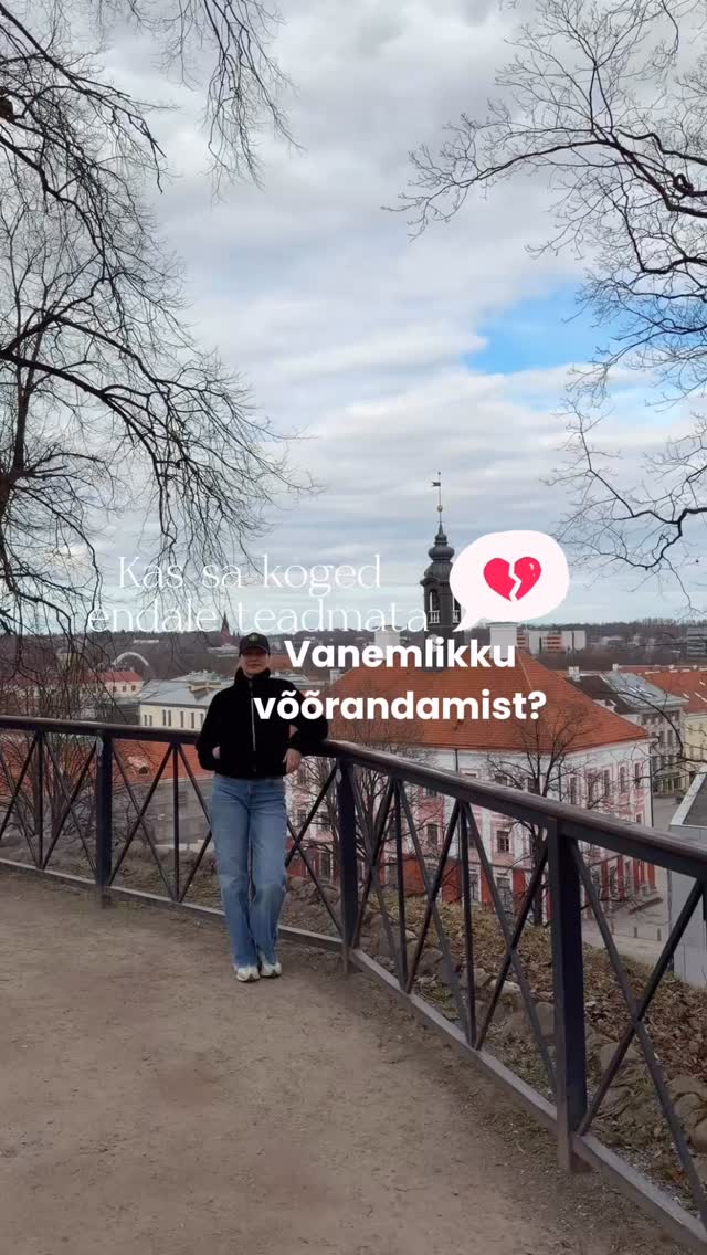 Kas sa koged endale teadmata vanemlikku võõrandamist?
Mõned mu kliendid on öelnud: „See algas juba sünnitusmajast.”
See ei alga lahkuminekust.
See algab hetkest, kui vanem isoleeritakse oma lähedastest ja sõpradest. Tekib omamoodi „sekti mentaliteet” – teine vanem ei ole enam võrdne vanem, vaid alluv. Ja lapsed õpivad selle mustri ära.
Tulemus? Lapsel ei teki teise vanemaga lähedussuhet.
Aga hea uudis on see – seda ON võimalik taastada.
Kui tunned, et see kõnetab sind, siis tule koolitusele.
📍 Tallinn
📅 23.05
🔗 Link bios