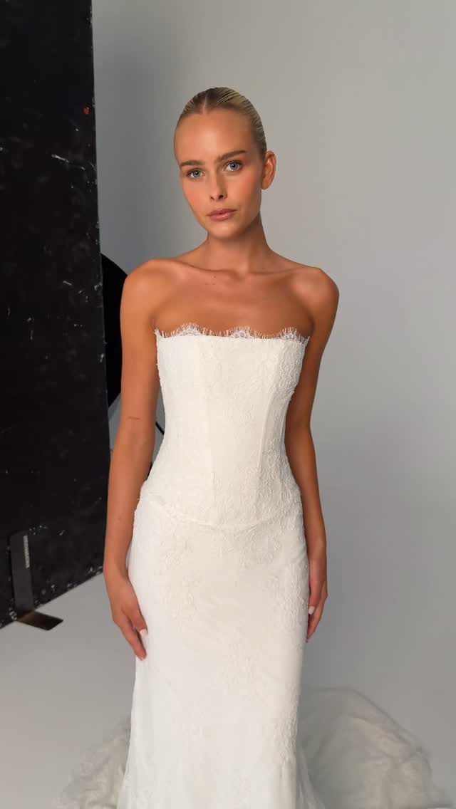 A little preview of whatâs arriving in our @kyhabride trunk show â¨
The Waterlines collection lands at Hamptons Bridal 5/15-5/17. Appointments are are filling quick - secure yours at hamptons-bridal.com đ¤