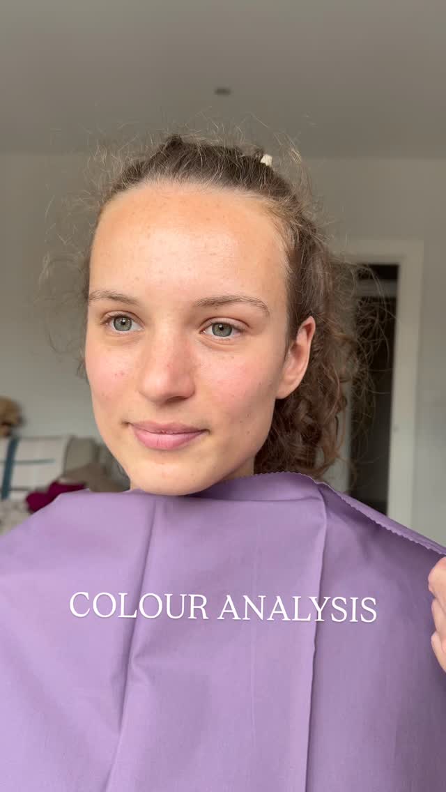 ‘Like turning on a lightbulb 💡’.
Can you tell which one of these drapes is best on the beautiful Alexandrine , 1 or 2?
#colouranalysis #colouranalysislondon #personalstylist #personalstylistlondon