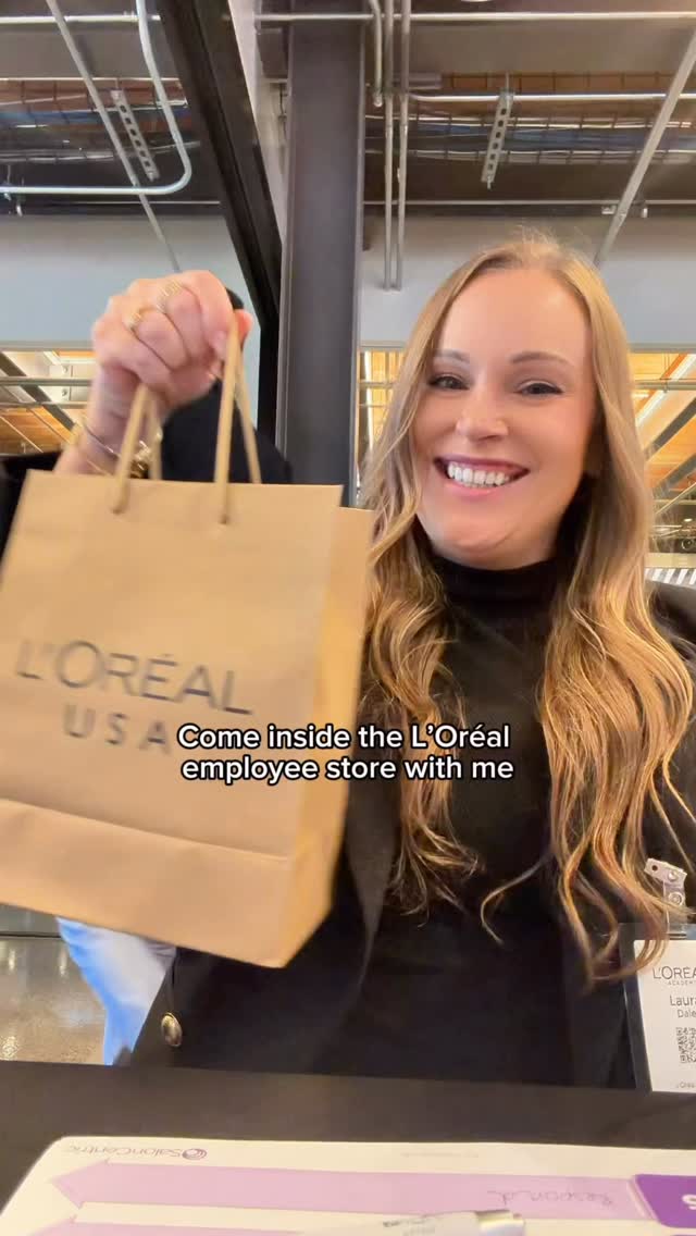 This was easily one of my favorite moments from Day 2 at L'Oréal 💄
A quick walk through the employee store and suddenly I had skincare and a L'Oréal bag in my hand.
Follow along if you like to see what goes on behind the scenes in pro beauty 💇♀️
#loreal #saloncentric #beauty #beautyeducation