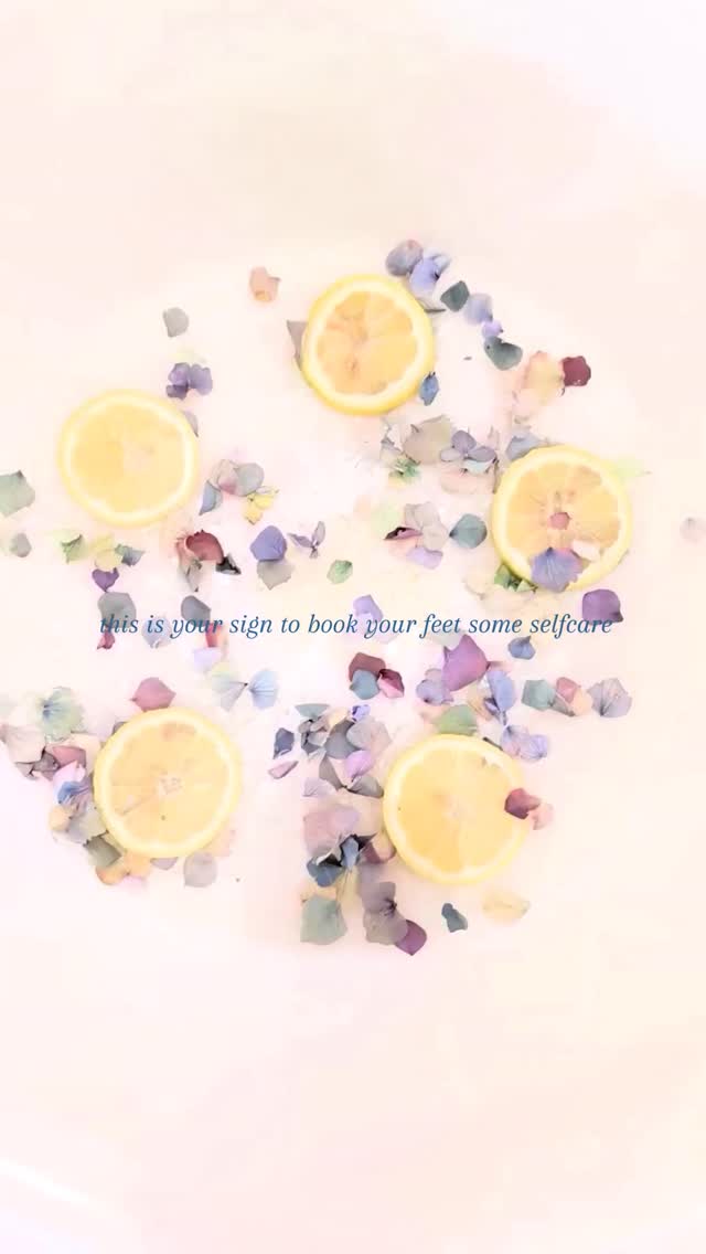 Our Floral Foot Soak can be added onto any massage or body service this month 🌸👣 Magnesium + botanicals are the perfect combo to refresh tired toes
Enjoy it as well, included in some of our 💮Spring Specials💮 like the Tiare Blossom Massage🌺 & the Brighter Days Soak & Sauna Ritual 🌞