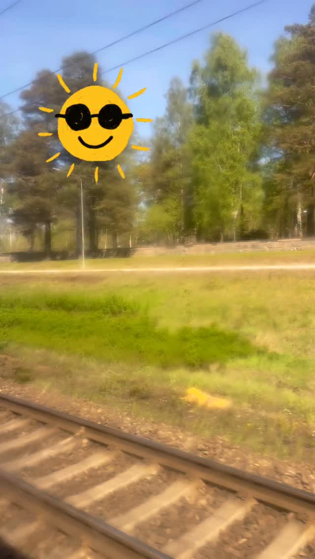 Anlände till ett soligt Skåne.
Södra Sverige gör en sällan besviken - Malmö visade upp sig från solsidan när vi samlades först på @malmostadsteater och sedan @malmoopera där @svenskscenkonst höll 2026 års branschdagar.
Det var fullmatade dagar och otroligt många bra och inspirerande tankar att ta med sig hem.
Efter det föreläste jag och Carl för och samtalade med Centrumbildningarna Syd.
Organisationer inom kultursektorn som är själva kapillärsystemet i det stora och omfattande rotsystem av konst och kulturverksamhet och som utgör grunden för det stora vackra träd som är konsten och kulturen i vårt land!🌳
Och det är också de som allra först märker när det saknas vatten i den mylla som är tänkt att göda alla rötter ….
Men som man säger borta bra, hemma bäst - trevlig helg!