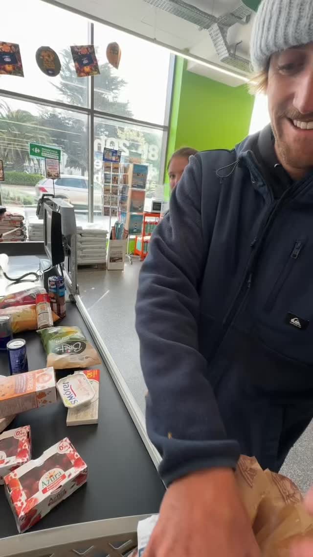 JOURNÉE SURFING SUR UN NOUVEAU SPOT 🔥
On est parti essayer une nouvelle vague avec notre équipe de surfeurs, et C’ÉTAIT GRAVE ! 🤟🏽
2 sessions de surf - 1 pique nique - 1 match de foot - 2627389 bons souvenirs
Merci à tous de nous suivre dans nos idées farfelues 🤩
#oleron #surfing #surf #oleronisland #io