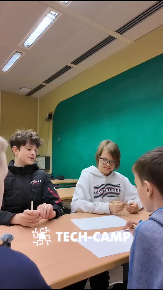Aus Ideen wird echte Innovation 🚀
Beim Girls’ and Boys’ Day haben die Jugendlichen mit einem Startup Canvas gearbeitet und gezielt Probleme aus ihrer eigenen Umgebung identifiziert. Daraus wurden Schritt für Schritt konkrete Produktideen entwickelt und strukturiert analysiert.
In Teams wurde intensiv ausgetauscht. Zielgruppe, Problem, Lösung, Nutzen und Umsetzung. Alles wurde gemeinsam diskutiert, hinterfragt und weitergedacht. Jede Gruppe hat ihre Ideen und die erste unternehmerische Ansätze entwickelt.
So entsteht echter Unternehmergeist. Probleme erkennen, Lösungen entwickeln und im Team denken. Nebenbei stärken die Jugendlichen wichtige Zukunftskompetenzen wie Kreativität, Kommunikation, kritisches Denken und Eigeninitiative.
Von der Beobachtung zur Idee und von der Idee zum Konzept.
#StartupMindset #Entrepreneurship #MINT #Zukunftskompetenzen #Berufsorientierung