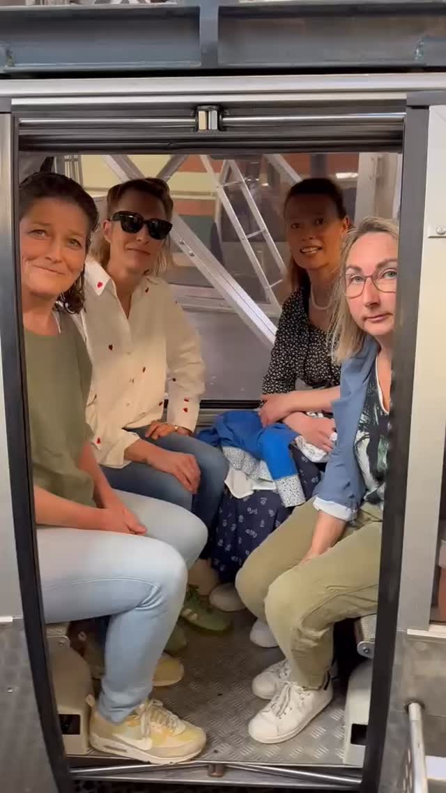 MIA SAN DANN MOI WEG - S O M M E R P A U S E
Wir wünschen Euch einen fantastischen Sommer. Gute Laune. Entspannung. Viele Sommerabende. Viel Sonne.
Und natürlich an Haufen Gaudi, wir sehen im Herbst wieder. Infos uns Termine unter www.gaudiragout.de #theater #gaudi #schauspiel #dreigängemenü #dinner