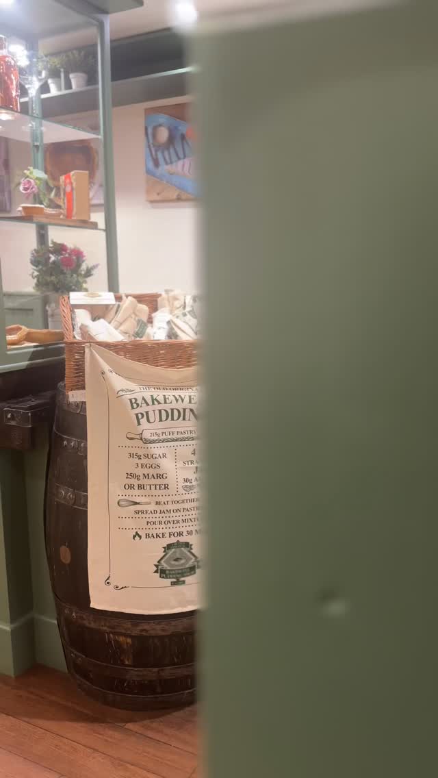 Step into history at The Old Original Bakewell Pudding Shop in Bakewell 💫
Freshly baked bread 🍞, The Original Bakewell Pudding, and classic Bakewell Tarts , all under one roof!
If you’re in 📍Bakewell, this is the stop you don’t want to miss🤩
#theoldoriginalbakewellpuddingshop #originalbakewellpudding #bakewell #visitpeakdistrict