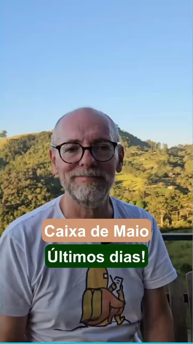 Você só tem até esta terça, dia 28, para garantir a seleção de maio do Mantiqueirias! Tem um azeite não filtrado, produzido em pequena escala, do Marco e da Tainã, do @olivaiassantaclara, de Cambuí MG; um pacote de café especial orgânico Vista Verde, da Simoni e do Diego, do @organicosvistaverde, de Paraisópolis MG; um antepasto de pinhão da Isabela, da @geleiadospinhais, de Santo Antônio do Pinhal SP; um pote de doce de leite do Robson, do @itabau_sorvetes, de São Bento do Sapucaí SP; e um buquê curador de lavanda, da Vângela, da @aguaflorida_mg, aqui de Gonçalves MG. É para alegrar mães e qualquer um que valoriza os produtos artesanais da Mantiqueira! Veja no site (link na Bio) os planos - 6 e 12 meses - ou a compra de uma caixa avulsa. Entrega, a partir do dia 4 de maio, em cidades de MG e SP, onde o Sedex, despachado a partir de Gonçalves e São Paulo, não leve mais do que um dia. #mantiqueira #clubedeassinatura #pequenoprodutor #diadasmaes