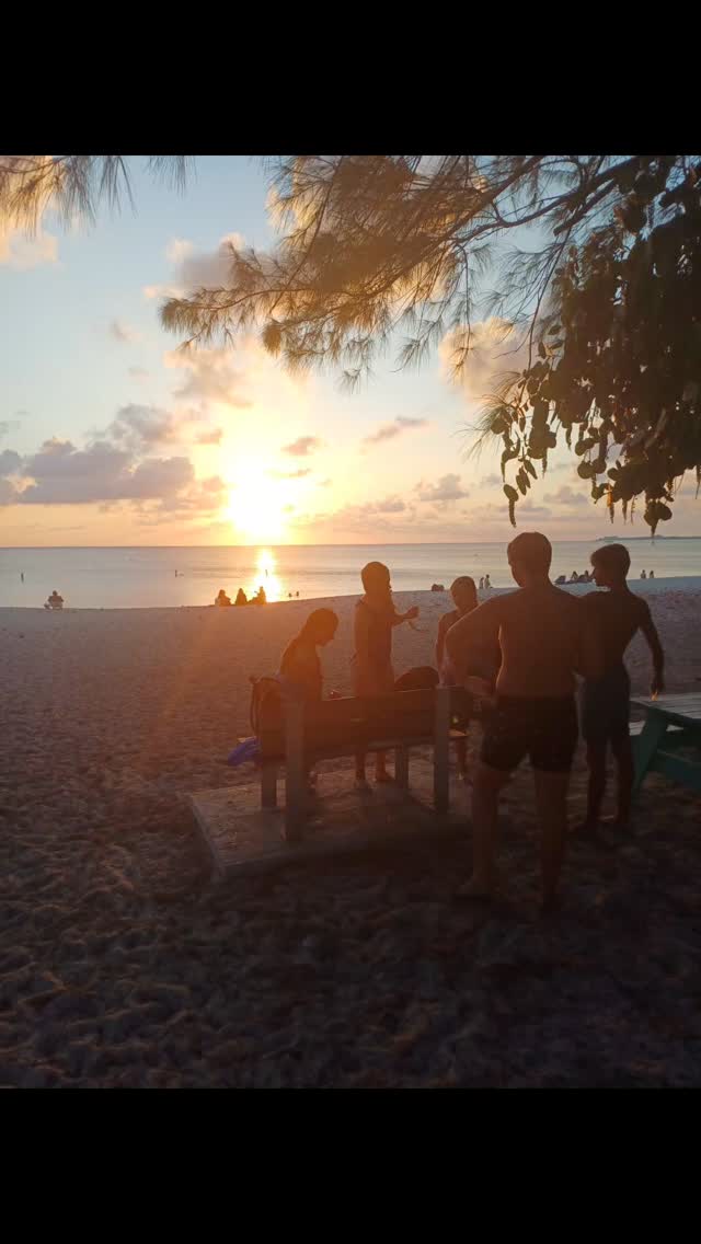 The most beautiful training venue in all the worlds ✨️
#caymanislands #teamsports #kidssports #islandlife #caymanaqualife