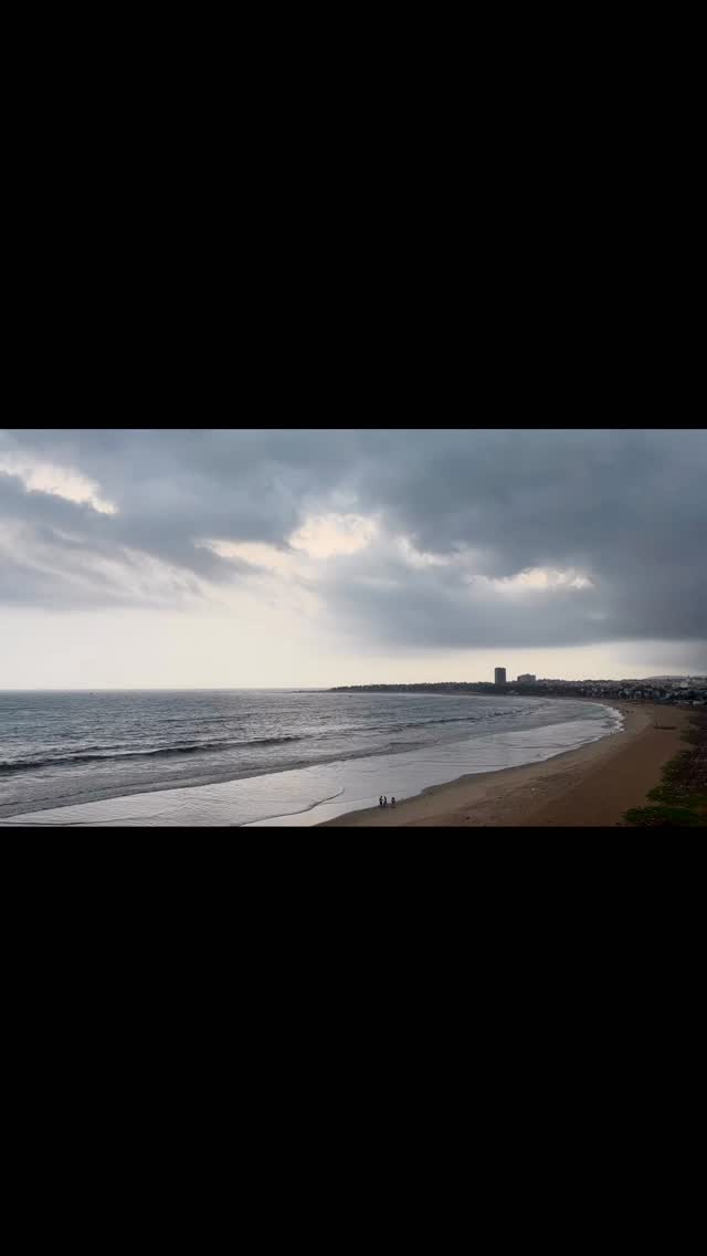 When the Bay turns moody 🌊🌨️
#VizagRains #StormCloudsGathering