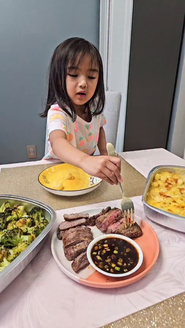3-course Meal in 30 mins? 💪
Sounds ridiculous right? Especially enlisting the help of a 4yo. But nope, we got this meal prepped, cooked and on the table in 30 mins no joke!
Thanks to @blueapron they have everything you need to make a family style meal easy and possible! All of the ingredients are measured out for you, making minimal prep so easy.
And because everything was measured out, it made it less stressful to let Atlas be "helpful" in the kitchen.
We made:
🥦 Roasted Broccoli & Calabrian Honey.
Sweet and salty umami. Never loved broccoli so much in my life.
🧀 Baked Gnocchi Mac & Cheese.
Crowd favorite. Cheesy, hearty and so flavorful...we added extra cheddar because you can never have too much cheese.
🥩 Grass Fed Flamk Steak.
The steak was just a typical prepared steak but that steak sauce was 🔥 It made all the difference with this dish.
Check out their family style meals. You'll look like a dinner hero.
.
.
.
#partnership #BlueApronPartner #dchummingbirds #mealdelivery #crazychewygood