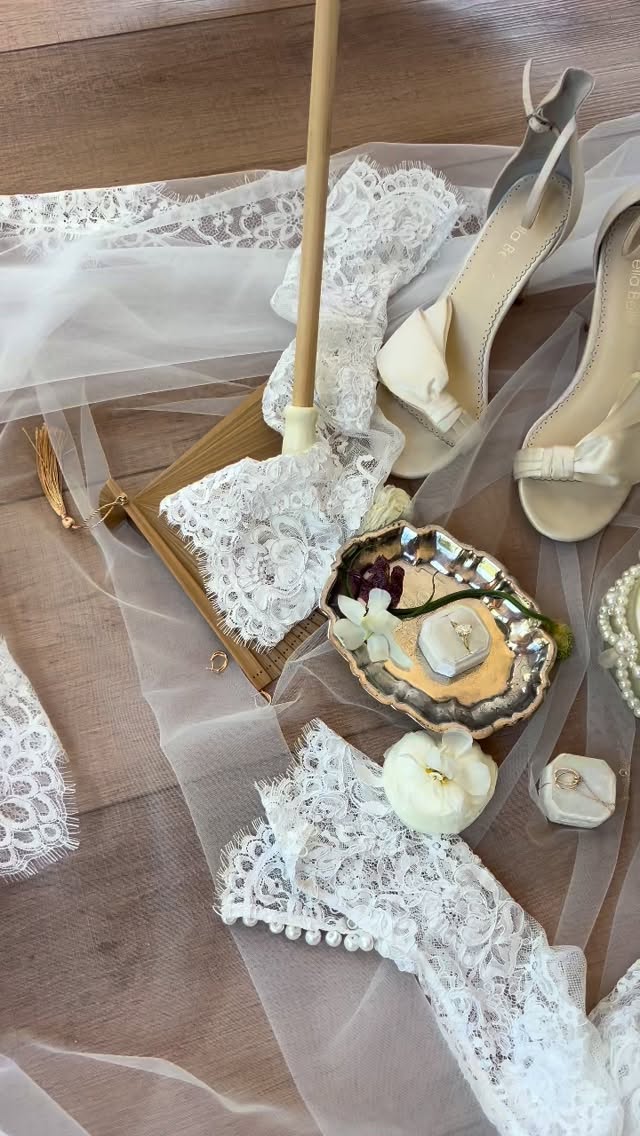 A beautiful day at Riata Ranch!
HOST | @the.editorial.series
PLANNING & DESIGN | @heydayweddings
VENUE | @riataranchevents
PHOTO: @burlapandoakphoto
FLORALS | @_mdlevents_
BRIDAL GOWNS | @houghtonstudio
BRIDAL VEILS & GLOVES | @harriettfalvey
BRIDAL SHOES | @bellabelleshoes
JEWELRY & ACCESSORIES | @banthonyjewelers
BEAUTY | @bluebird_bride
GROOM ATTIRE | @friartux
CUSTOM SIGNAGE | @palette.and.pine
INVITATIONS & PRINTABLES | @rachell_rae_designs
DRAPING | @draping_bykim
LINENS | @nuagedesignsinc
TABLETOP, BAR & DECOR | @archiverentals
LOUNGE & CHAIR RENTALS | @avenuetwelve
CANDLE STYLING | @wicksoflove
CAKE | @cakecathedral
FOOD STYLING | @boardinslo
BAR SERVICE | @1922spirits