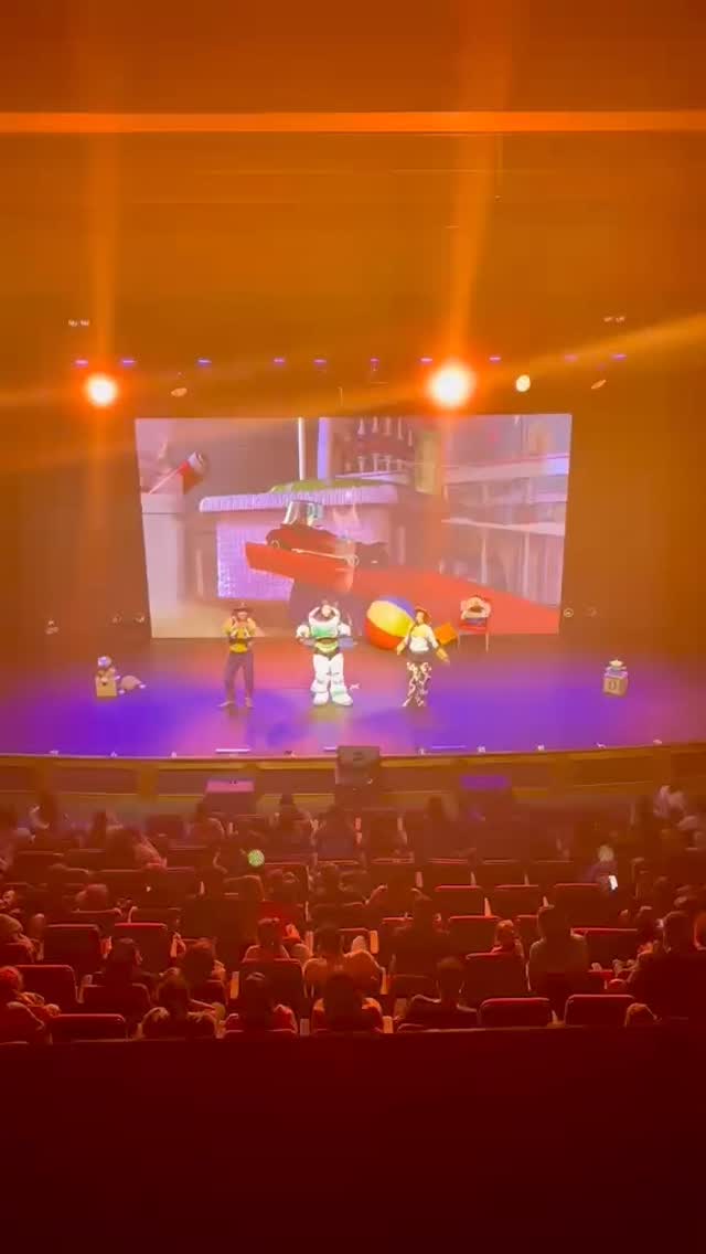 Dia de Toy Story no @bourbonatibaia !
@lellisdaniel @barbaratrabasso @hebert.freitas @priscila_galan
#bourbonatibaia #toystory #teatroinfantil