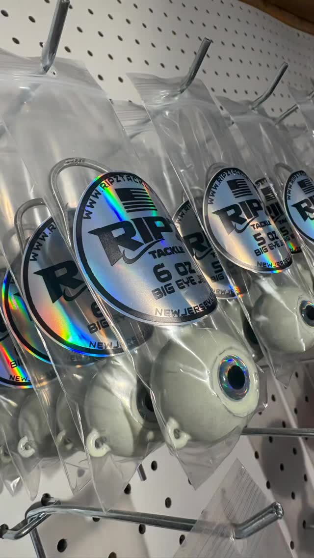 🚨 NEW BIG EYE JIG COLOR NOW AVAILABLE 🚨
🌟 WHITE GLOW 🌟
White glow big eyes come in 3/4oz to 6 oz. These jigs light up the water in dark conditions and go great with Glow Gulp Grubs. Check them out on the Ripz Tackle website at www.ripztackle.com
#fishinglife #fishingtackle #flounderfishing #flounderpounder #flukefishing