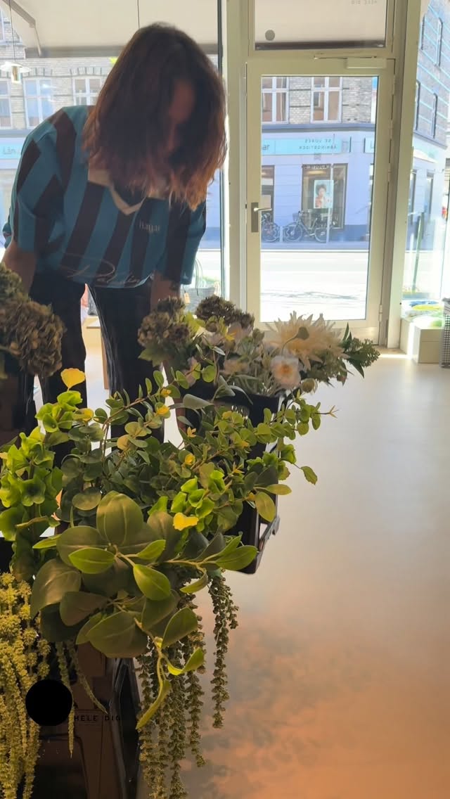 🔥 En dag med Kris!
En dag der bød på lidt af det hele - masser af vipper og bryn med en omgang negle på siden og krydret med content og organisering. 🫰🏼
Du kan klikke på link i bio, hvis du er nysgerrig på Kris’ behandlinger eller ledige tider. 😍
Tusind tak for en dejlig uge, og må den kommende byde på lige så alsidige dage med ligeså skønne kunder! ❤️
#lajoliedk #heledig