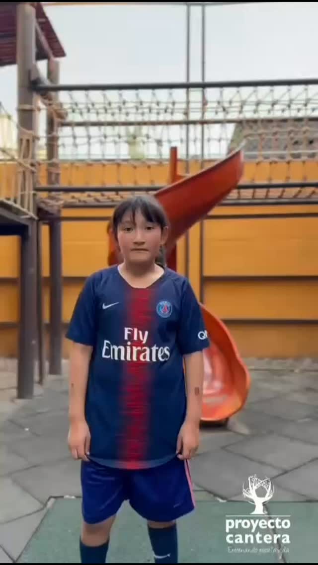 ⚽💜 El fútbol también es para nosotras
Adriana de @proyectocantera 🇲🇽hoy pisa la cancha con seguridad, fuerza y sueños grandes.
En Somos Equidad entendemos algo claro:
no se trata solo de jugar, se trata de ocupar espacios, romper estereotipos y construir nuevas historias.
Porque cada pase, cada gol y cada entrenamiento
es también un acto de resistencia.
Hoy lo decimos alto:
la cancha también es nuestra.
#FútbolParaNosotras #SomosEquidad #CanteraAprende #NiñasQueInspiran #IgualdadDeGénero ElFutbolEsDeTodas