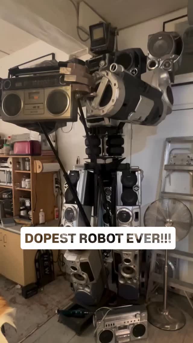 📽 @howearthly Check it out! Robotic Reps of Boombox Bicep curls..Second test of the electronic actuators for arms controlling boombox lift! (Takes 1m39s in real time but Sped up 10x faster)
The Boombox Robot Reboot!
w/ Air Bagged Pneumatic
8 pack Abductors, Actuated
arms & head upgrades in progress….
Stay tuned as we make the Boombot bust a move.. Follow me for more and more Boombox Robot Automaticaz.
Another overdue monument to memorialize hip hop culture: Breakers, Djs, Emcess, Writers and Beatboxers.
Inspired by and in tribute to @officialdjkoolherc , @djflash4eva @gwizrasheen @djpremier , @djqbert , @mixmastermike @officialdjcraze crazylegsbx @llcoolj @futuratwothousand
@lyricsborn @truthspeaker @storm_serious @wearedelasoul @teacha_krsone @qtiptheabstract @junglebrothers4life
@peterockandthesoulbrothers
just to name just a few… respects due to all the others you know who you are.. too many to mention in honour of all the inventors and innovators of hip hop culture. Gratitude attitude.
#hiphopculture #dj #turntablism #boombox #robot