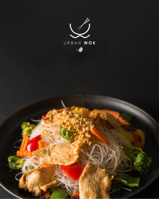 Make Monday better. Enjoy our Glass Noodles with Garlic Sauce & Chicken, cooked fresh and packed with savory garlic flavor and tender chicken in every bite—simple comfort to start the week right
#thaifood #asianfood #thaifoodstagram #thai #foodstagram