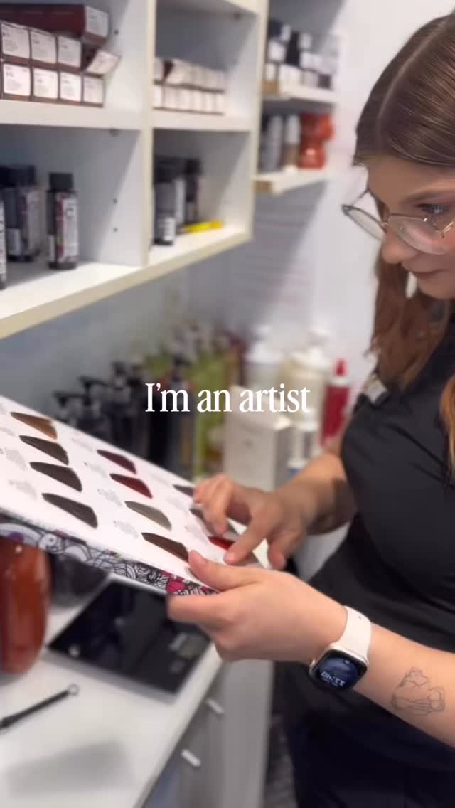 L’art se voit aussi comme ça💇🏼♀️👌🏻
📍Ryanhair Wemperhardt
💇🏻♀️Par Martha
#qualityhair #hairdresser #balayage #coiffure