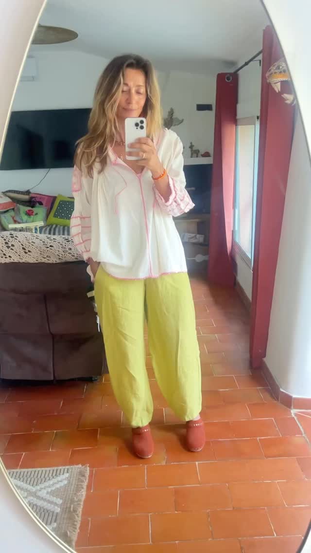 #faitmain #arttextile #pieceunique https://www.byelote.com/collection-vicky?scrollToProduct=blouse-sirena-coton-écru-rose-1