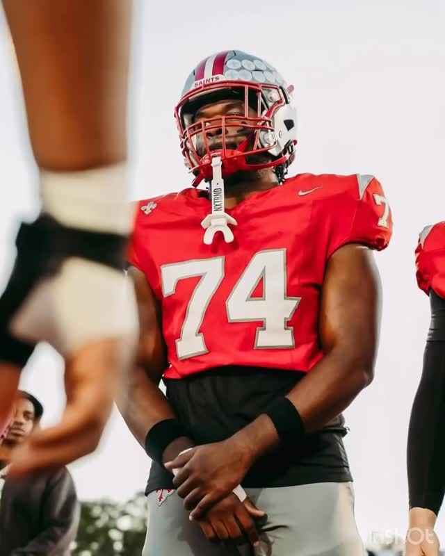 STRENGTH IS NEVER A WEAKNESS… 565 lbs BS, 317.5 kg (700 lbs) trap DL, 380 lbs BP, and a 350 lbs incline BP from Darius Gray (senior football & basketball athlete for St. Christopher’s School). This young man his built himself a fantastic base, last couple of weeks he will be fine tuning some stuff to make his transition into college ball…forever and always proud brother, love you dude!!! #Squat #Bench #Deadlift #Football #Athlete
_________________________________
_________________________________
_________________________________
“Find your passion whatever it may be. Become it and it becomes you, and you will find great things.” — Bob Blanton ✅ CHECK US OUT ✅
www.totaltraininginc.com
_________________________________
_________________________________
👍 LIKE US ON FACEBOOK 👍
@totaltrainingincrva @dariusgrayy