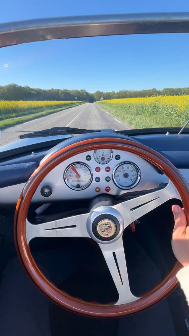 Et vous vous roulez avec quoi le wkd ? 😎
Rejoignez le Club & Conduisez les Voitures
And what do you ride on the weekend ? 🤘🏻
Join the Club & Drive the Cars