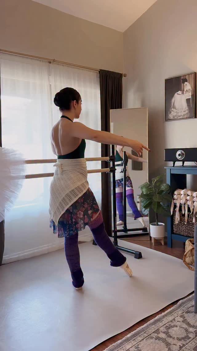 The last one I have to come back to constantly 🥴
What‘s ballet been teaching you lately? 👇🏼
#adultballet #adultballetcommunity #adultballerina #ballet