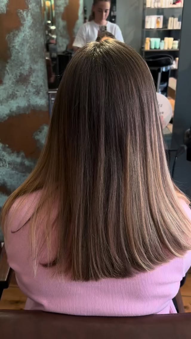 A refresh for @collinszoetara to create a gorgeous honey bronde ready for the bank holiday weekend🕺🏼🕺🏼🕺🏼