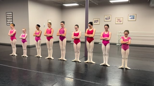 Watch out — these angry and mischievous bakers mean business 👩🍳😤
The bakers are ready… are you? Don’t miss @littletonyouthballet Hansel and Gretel Performances May 9 & 10!
🎟️https://www.littletonballetacademy.org/hanselandgretelballet 🎟️
#hanselandgretelballet #hanselandgretel #bakers #lybproduction #lybdancers