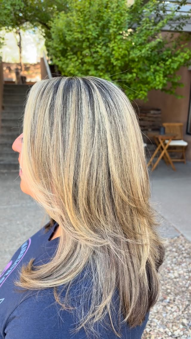 You finally get the blonde you’ve been asking for ✨
No harsh lines, just soft dimension movement.
Artist-Sam
#prizmsalonsf #dimensionalblonde #hairgoals #booktoday