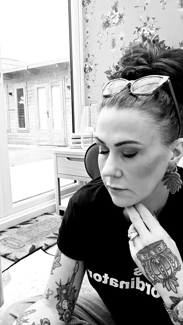 Sunday singing. β€οΈ
Always feel a bit vulnerable sharing my voice like this.
Gonna do it more though....I miss it!
What shall I do next...reckon Sunday Danioke should be a thing? ππππ
β¨οΈππ
Thank you @raye for your genius and your music xx