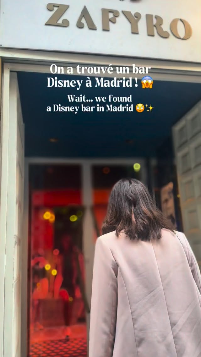 On ne va pas te mentir… on n’avait jamais vu ça 🤯✨
📍Zafyro Cocktail Bar, Madrid
Ici, chaque cocktail représente un dessin animé Disney 🏰
Les saveurs, les couleurs, la présentation… tout est inspiré d’un univers différent 🎬
Tu choisis ton cocktail comme tu choisirais ton film préféré 😅
Et le plus fou, c’est que ce n’est pas juste visuel : les goûts sont vraiment travaillés et chaque création a sa propre identité 🍸
On a adoré le concept, hyper original sans être “too much”, et surtout vraiment immersif 🖤
💰 16€ le cocktail
Franchement, c’est le genre d’endroit où tu viens autant pour l’expérience que pour boire un verre…
👉 Si tu devais choisir… tu prendrais quel Disney en cocktail ? D’ailleurs tu as reconnu les nôtres ? 😏✨
_____
We’re not gonna lie… we had never seen anything like this 🤯✨
📍Zafyro Cocktail Bar, Madrid
Here, every cocktail represents a Disney animated movie 🏰
The flavors, the colors, the presentation… everything is inspired by a different universe 🎬
You basically choose your drink like you’d choose your favorite movie 😅
And the craziest part? It’s not just about the look — the flavors are actually well-crafted, and each cocktail has its own identity 🍸
We absolutely loved the concept: super original without being too much, and truly immersive 🖤
💰 Around €16 per cocktail
Honestly, this is the kind of place you go to for the experience just as much as for the drinks…
👉 If you had to choose… which Disney would you pick as a cocktail? 😏✨
#madrid #cocktailbar #disneybar #voyage
