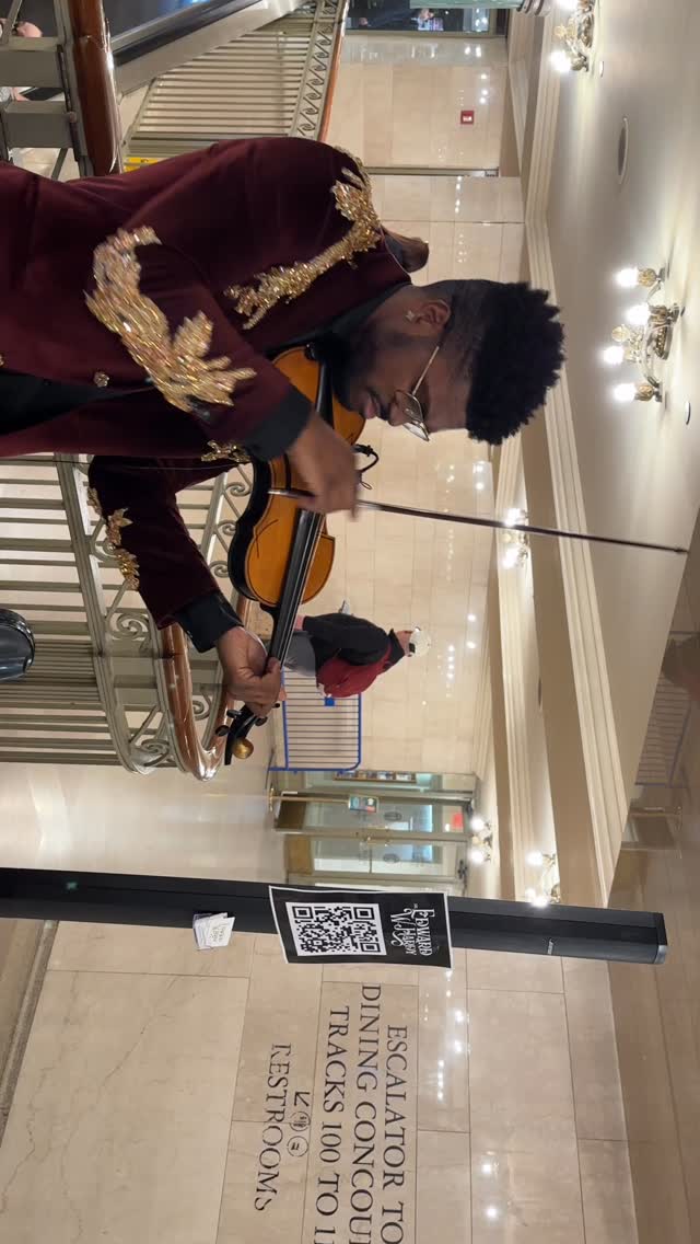 Did you know I’ve always dreamed of being in a rock band? Maybe one day🤘🏾😆🎻
🎥: @backstagepasswithliachang: Dr. Edward W. Hardy performs ‘Bohemian Rhapsody’ in his “Subway Series” @grandcentralnyc on Saturday, March 14, 2026.
#bohemianrhapsody #violintechnique #livemusic #queencover #violin
Where Sound Speaks.