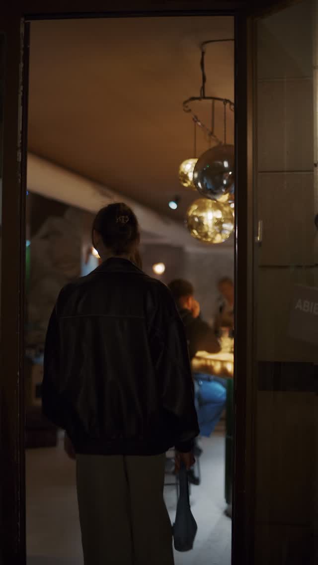 Música, cócteles, noches temáticas, cocina mediterránea y además ese ambiente вечерний ligero que enamora desde la primera mirada. Reserva tu mesa para vivir emociones increíbles
#restaurante #comida #food #cocteles #comoyorestaurant
Music, cocktails, themed nights, Mediterranean cuisine, and a light evening vibe that captivates from the very first glance. Book your table for amazing emotions