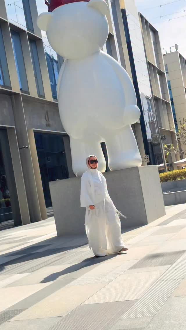 Pure Linen Kitten Set ๐ค๐ค๐ฉถ
Available in White, Black & Grey
More colors available at the bazaar 7โ9 May @cherryontop.ex
.
.
.
.
.
.
.
.
#bycherwinewakeb
#hijab
#modestfashion
#unique
#cheryontop