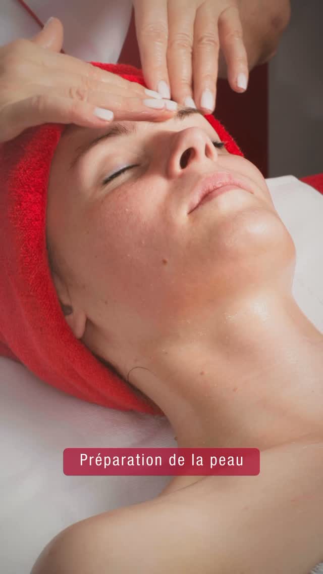 This beauty treatment “lifts” the features and redefines the facial contour in 60 minutes.
When we age, the muscles are used less, the skin loses tone, and the facial contours lose definition. Manual “lifting” treatments act on the skin’s structure by mending the epidermis and firming the dermis.
The Hydradermie Lift Treatment acts deep in the skin, ’lifting’ and refining the facial features via stimulation of the facial muscles and anti-ageing drainage. In just a few minutes, the face appears younger and visibly lifted.
The treatment ends with a relaxing massage, releasing precious active ingredients that tone the skin.
A viable alternative to aesthetic medicine, the Hydradermie Lift treatment visibly rejuvenates the facial features.
So what are the Results??
- The face appears more youthful
– The skin appears firmer
– The facial contours appear more defined
– The skin appears instantly “lifted”
Book in a Hydradermie Lift facial today! Book online via the link in our bio, send us a DM or call us on 9364 9903 ❤️
#facial #antiaging #liftingfacial #guinotsalon #glowingskin