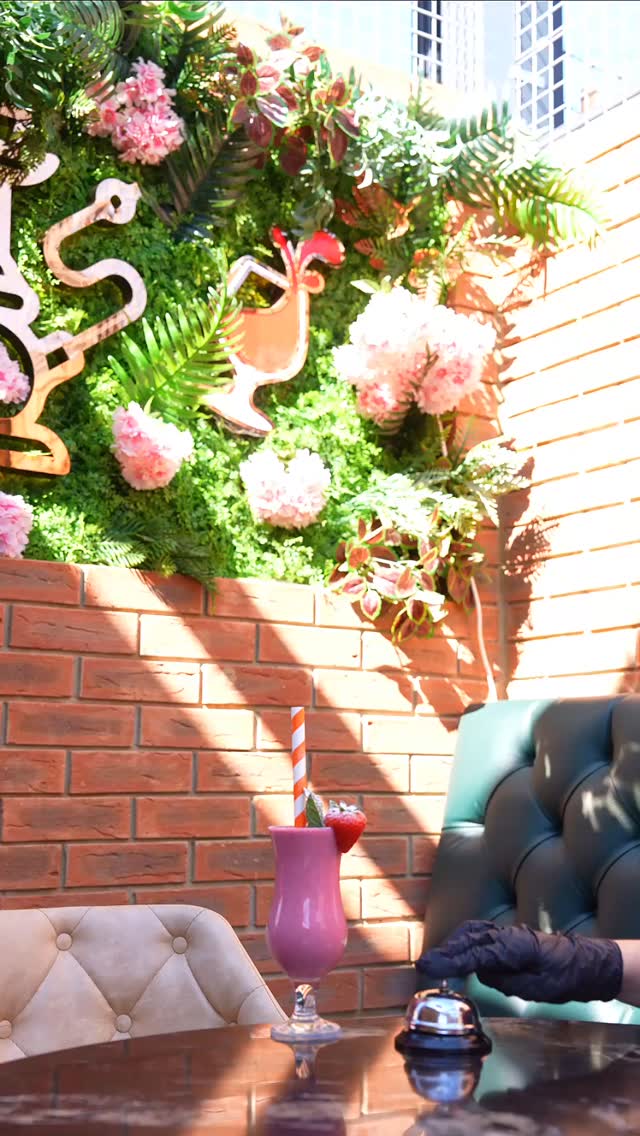 Tuck In brings the art of mocktails & smoothies to life 🍸✨
Sun’s out, drinks flowing… sip the vibe, savour the moment in our garden. ☀️🌿
Join us today and make the most of it. 🍹✨