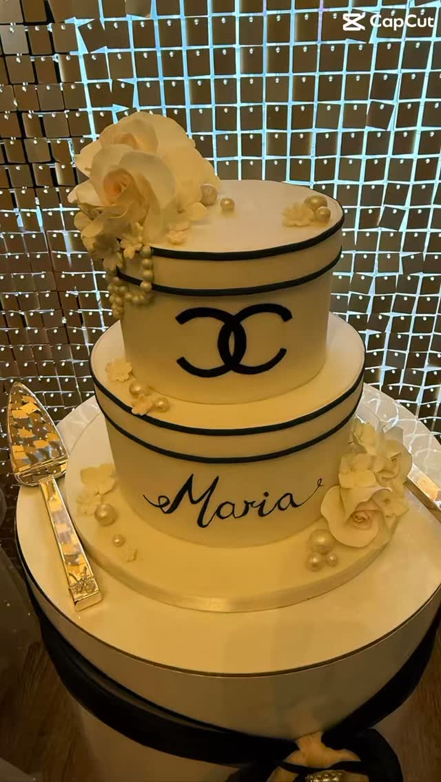 70th birthday dinner in London Last night.
What a table setting !! 🤩 and the cake 🎂! Amazing 😻!! #privatechef #personalchef #london #birthday #celebration visit - www.personalchef.me.uk to book