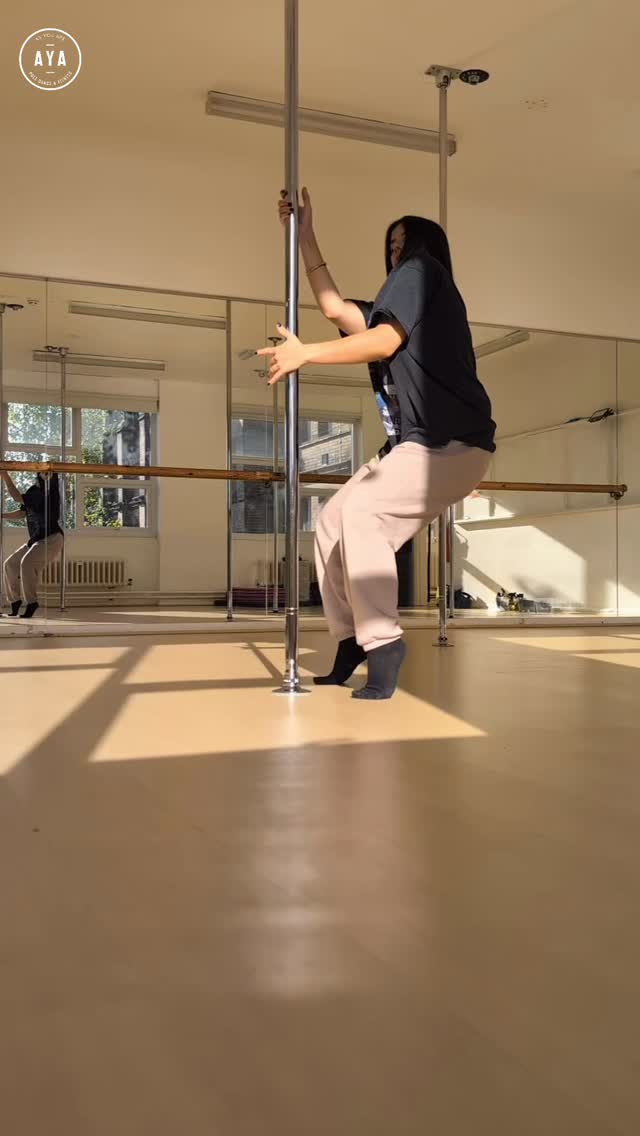 👀 What happens after dark at AYA with @peacocks_and_pole 🌶️
Routine taught in Beginners Pole Flow 💃🏽
📽️ Recorded by @pole_chritudinous
🎞️ Edits by @mbdoesdance
